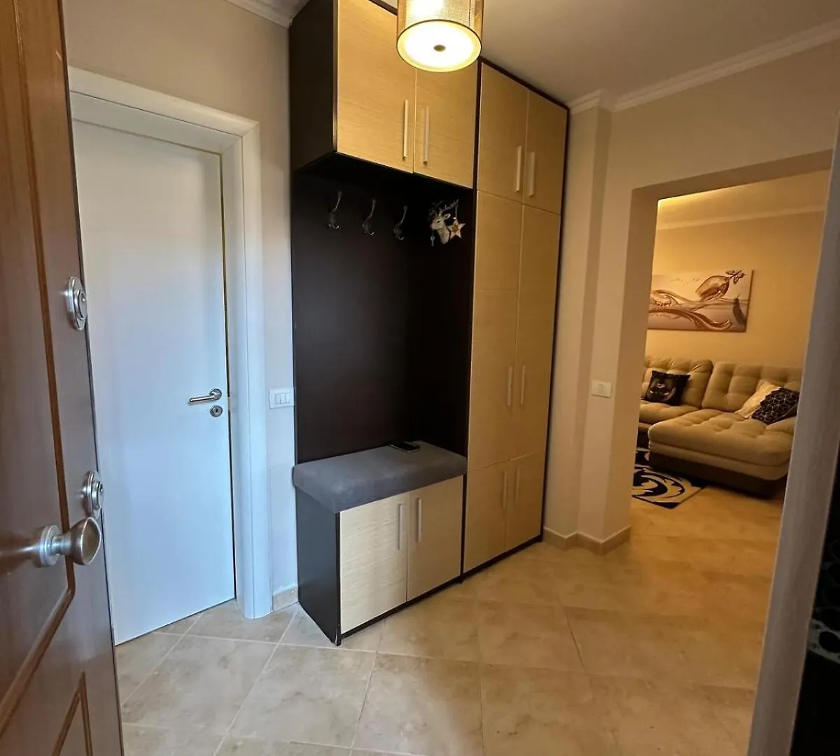Apartment Chic & Serene Apartment-Your Relaxing Oasis Tirana