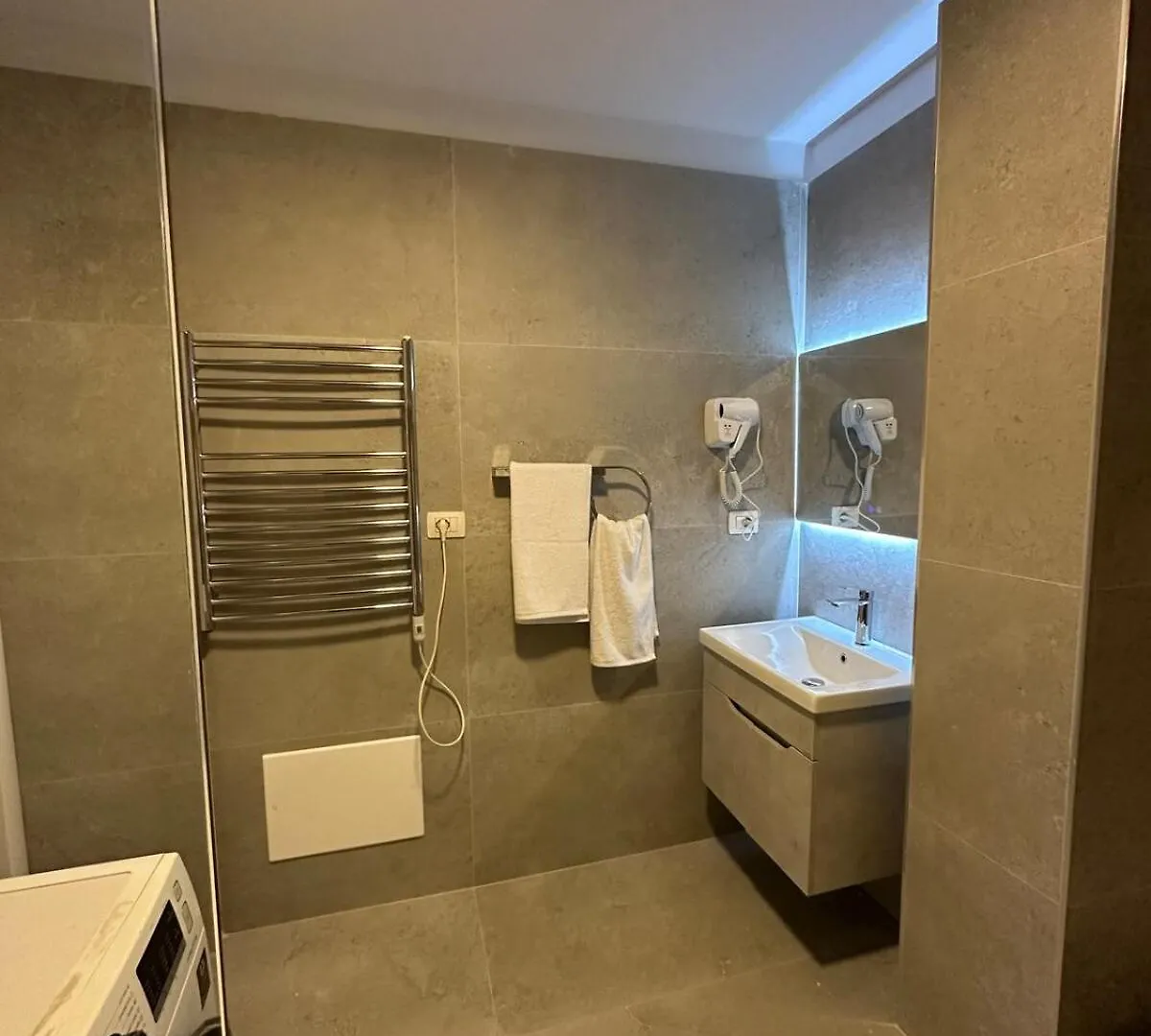 Apartment Chic & Serene Apartment-Your Relaxing Oasis Tirana