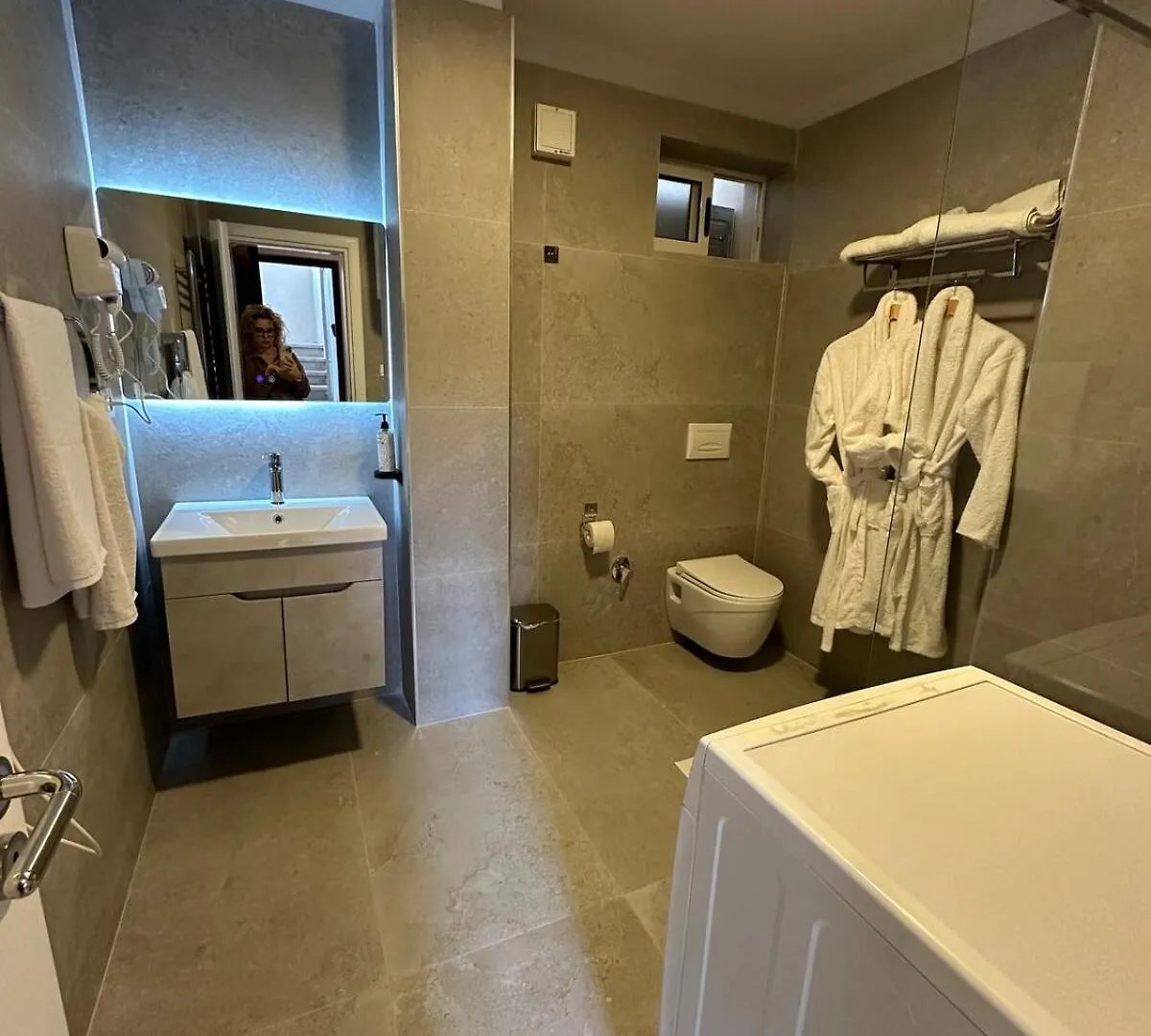 Chic & Serene Apartment-Your Relaxing Oasis Tirana