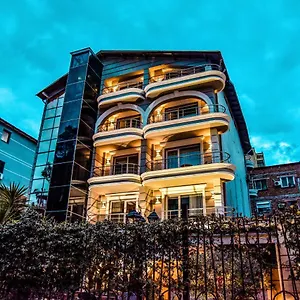 Broadway Hotel